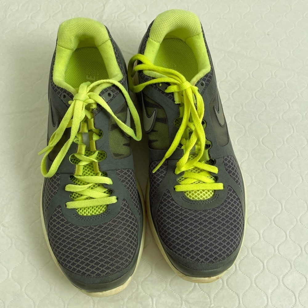 Nike Lunar Eclipse 2 gray and yellow running sneakers
